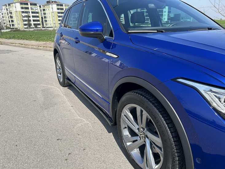 OneWay sideskirt aanzets glanzend zwart passend voor VW Tiguan 2 facelift model vanaf 2020