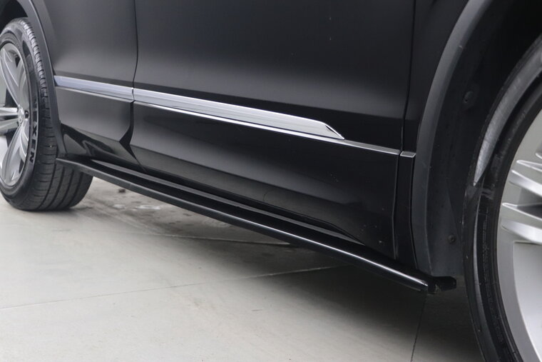 OneWay sideskirt aanzets glanzend zwart passend voor VW Tiguan 2 model 2015 - 2020